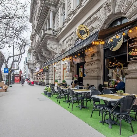 Daire Luxurious 2min Walk To Basilica