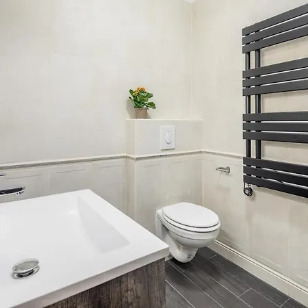 Luxurious 2min Walk To Basilica Apartment *